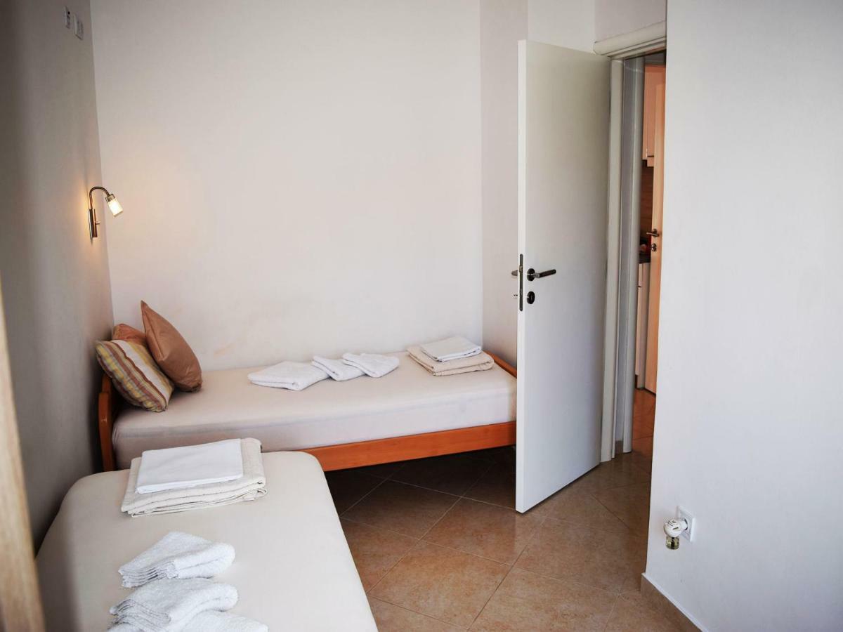 Iva Apartmani Tribalj Exterior foto