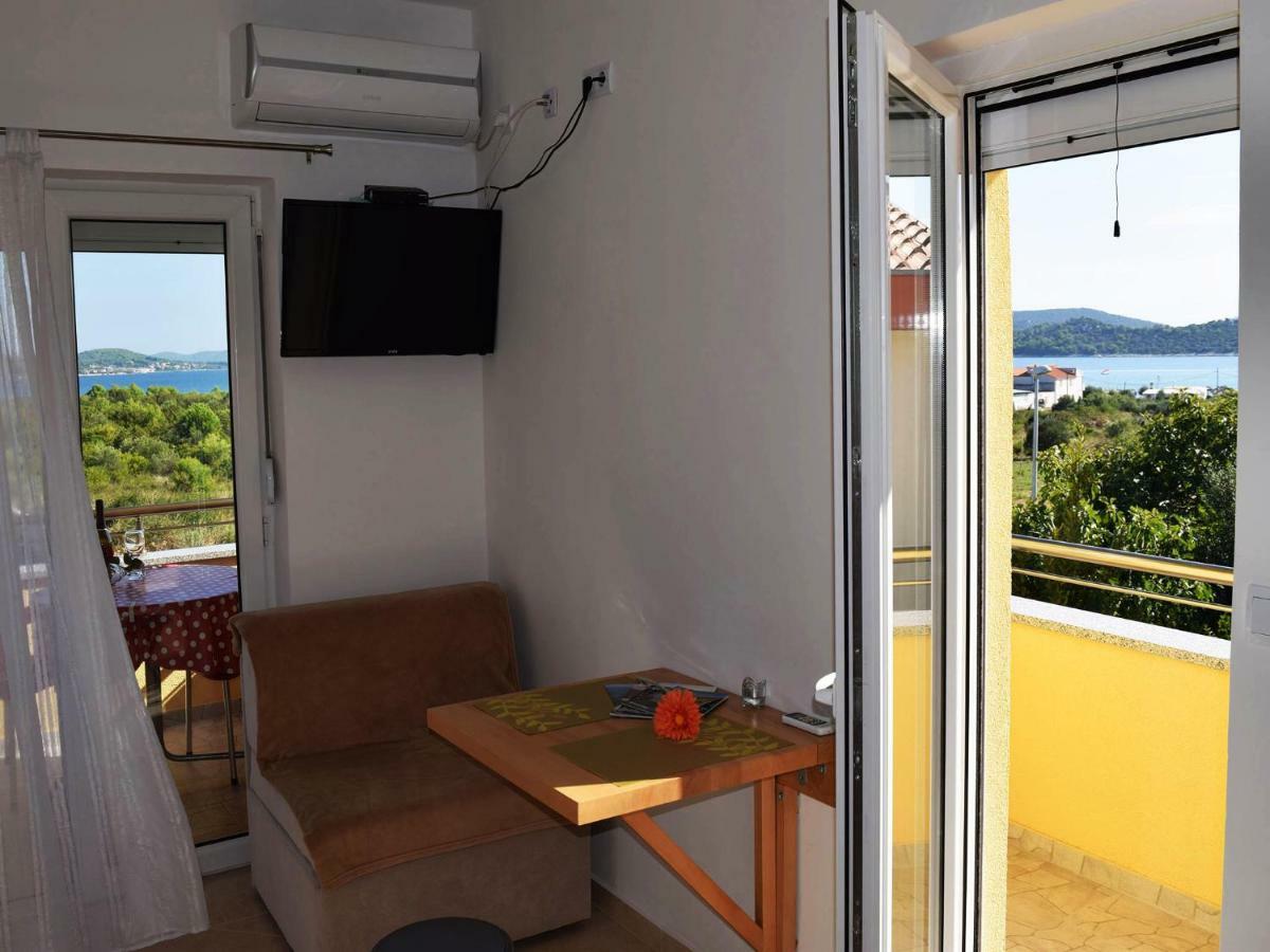 Iva Apartmani Tribalj Exterior foto