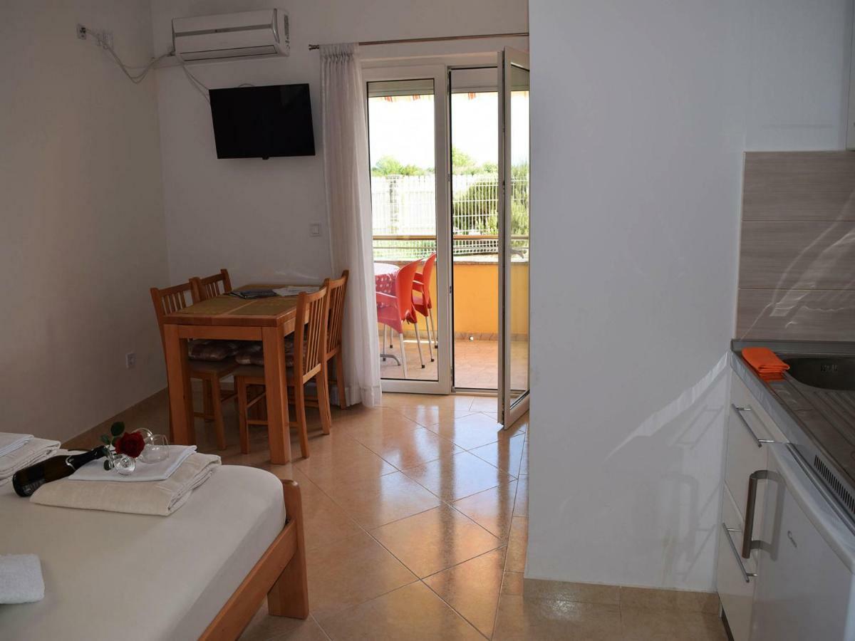Iva Apartmani Tribalj Exterior foto