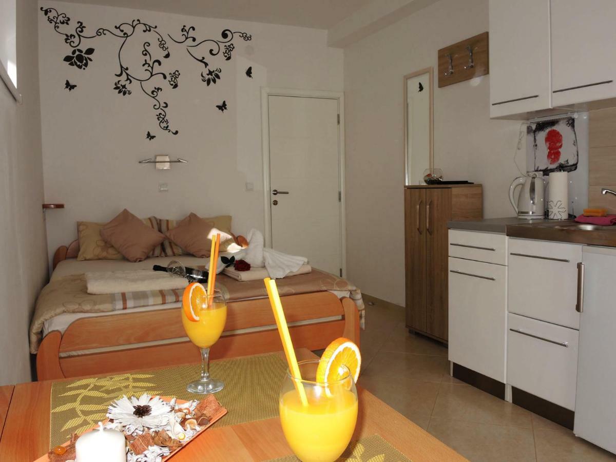 Iva Apartmani Tribalj Exterior foto