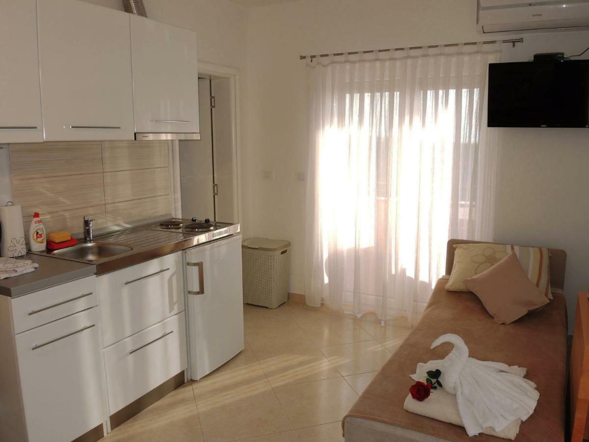 Iva Apartmani Tribalj Exterior foto